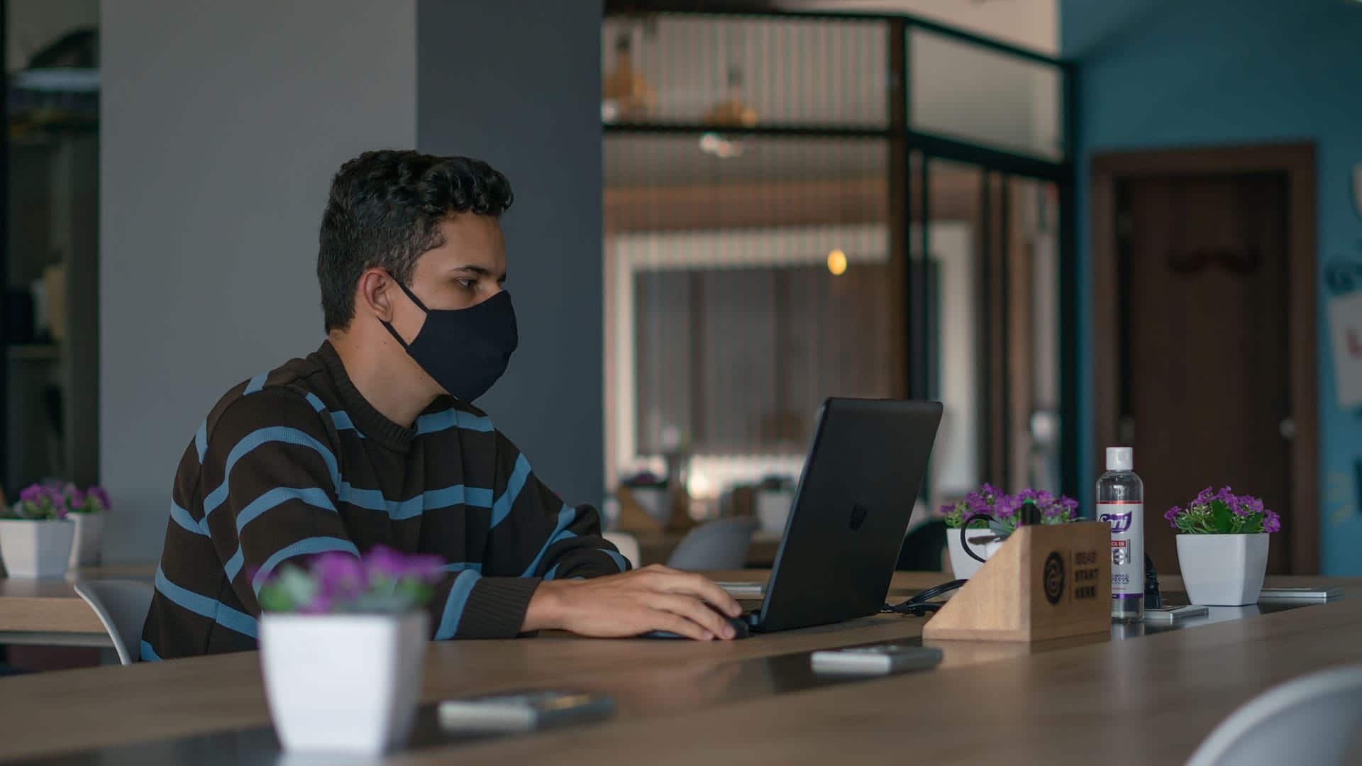 modelo-trabajo-hibrido-ventajas-desventajas